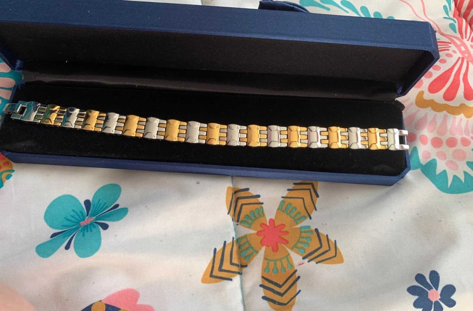 Beautiful golden-silver design bracelet unisex