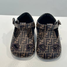 FENDI baby logo leather sandals