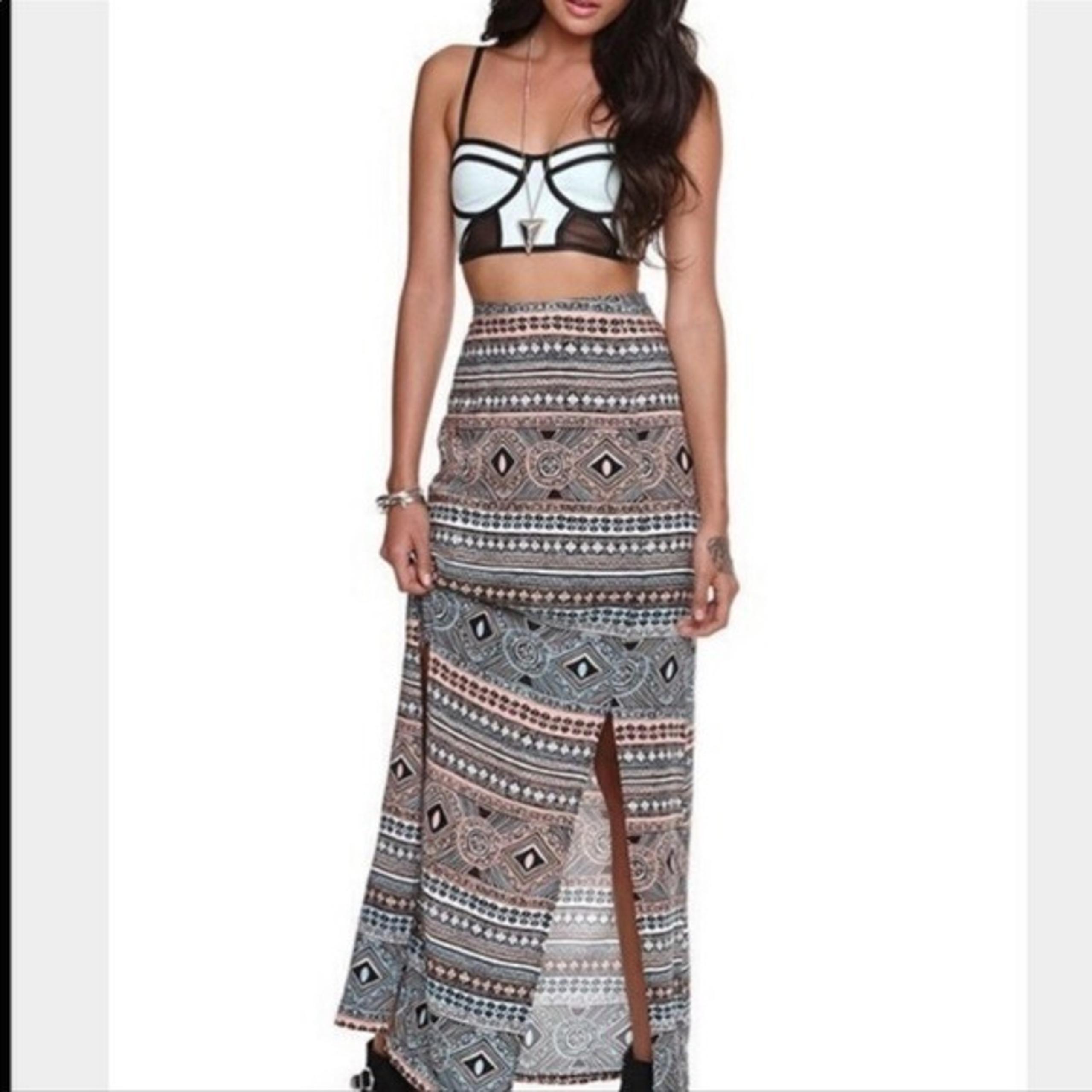 Kendall & Kylie geometric pattern maxi skirt medium