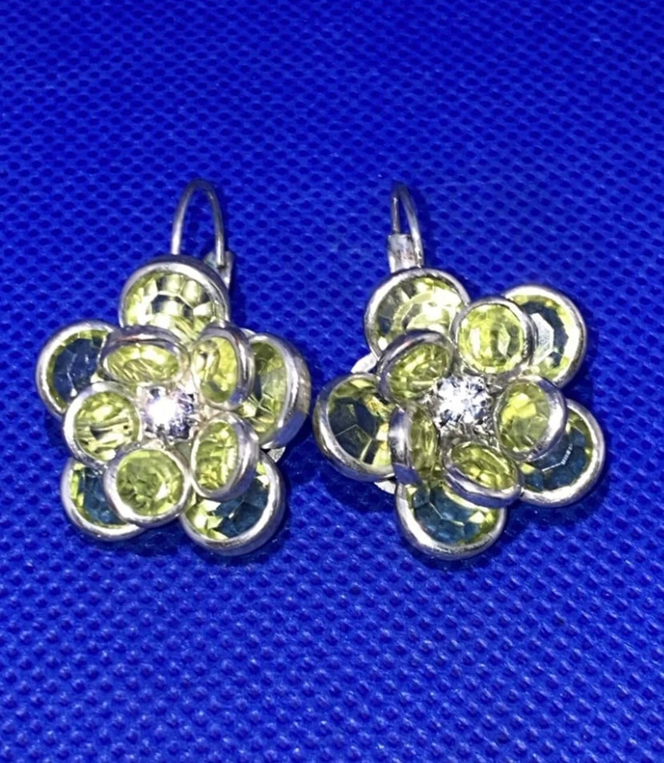 Premium Peridot Floral Dangle Drop Earrings