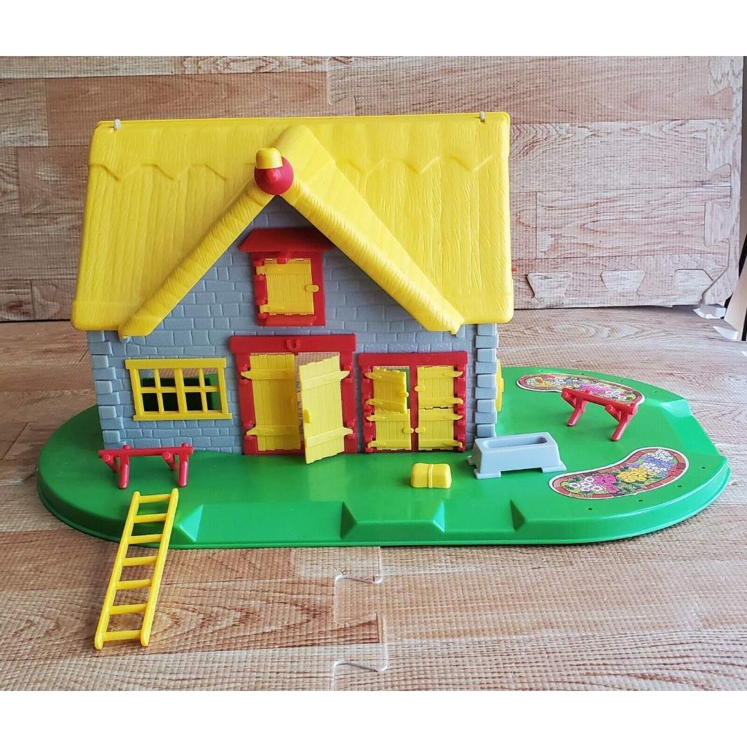 Matchbox OH JENNY! Dreamworld 1988 Barn and Accessories Lot