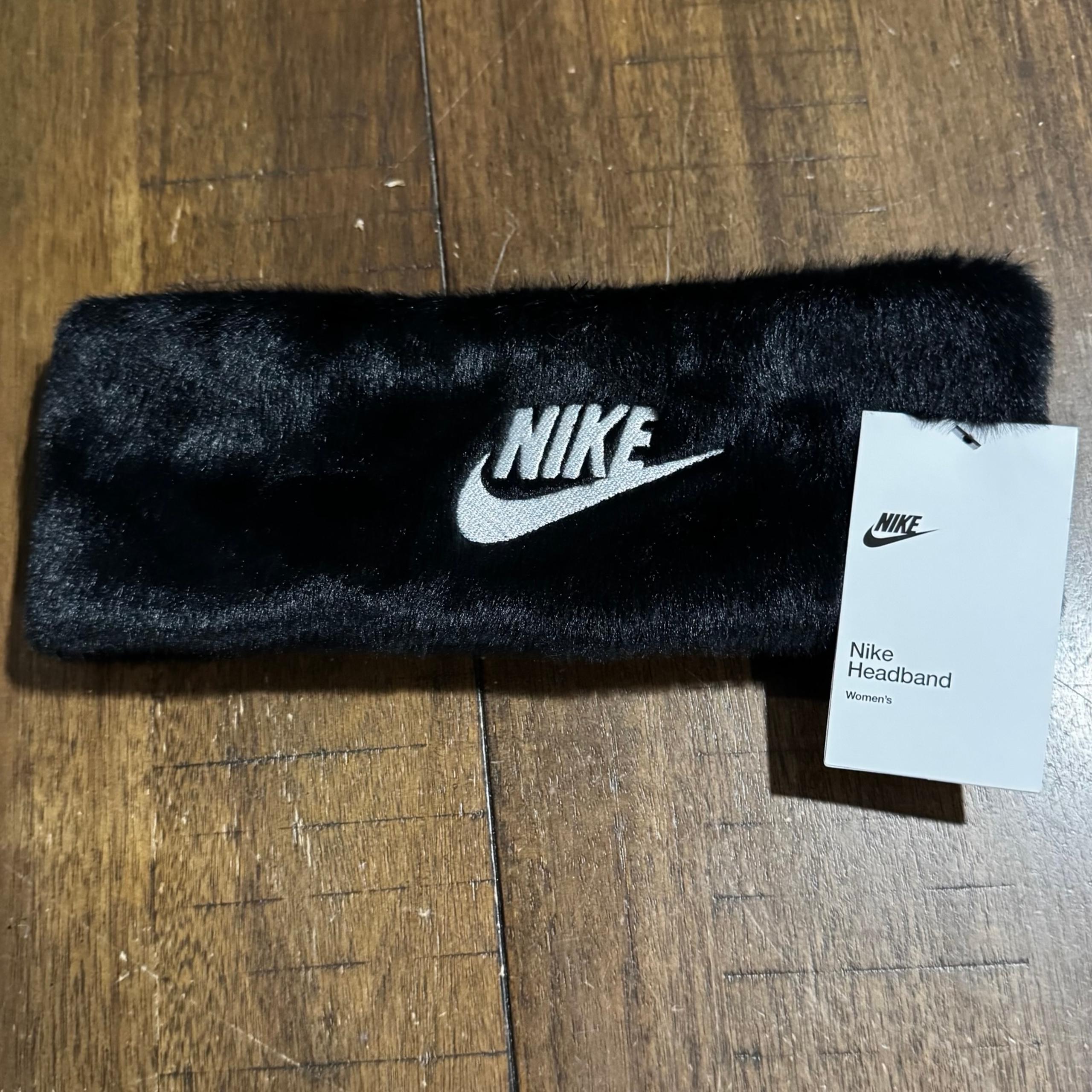 NWT Women’s Nike Faux Fur Fleece Lined Logo Headband Wrap Ear Warmer Black