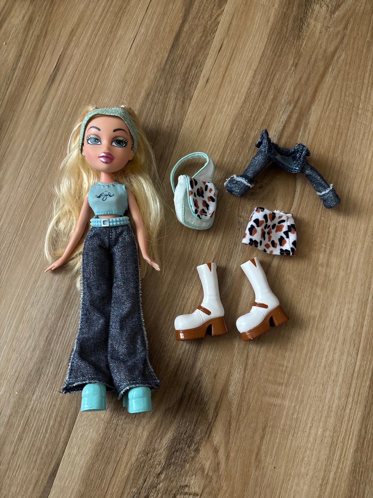 2001 Bratz Cloe Doll