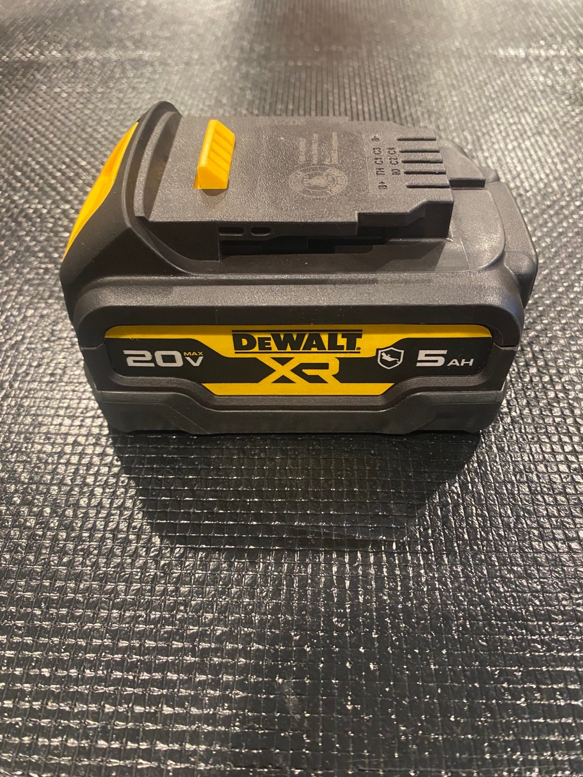 DeWalt DCB205G 20V MAX Oil Resistant 5.0 Ah Battery New 20 volt 5AH Genuine OEM