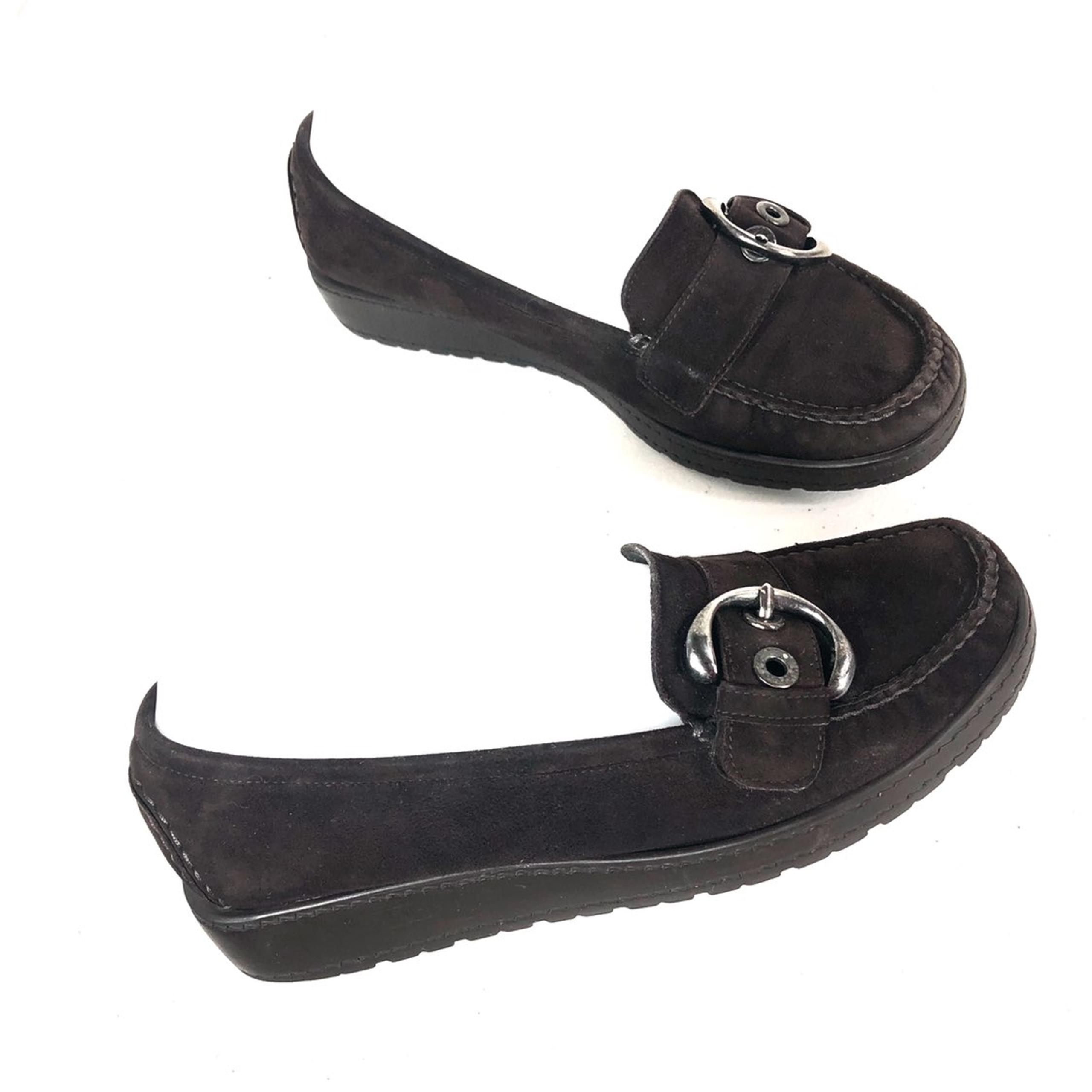 Stuart Weitzman Slip on 6.5 M Brown
