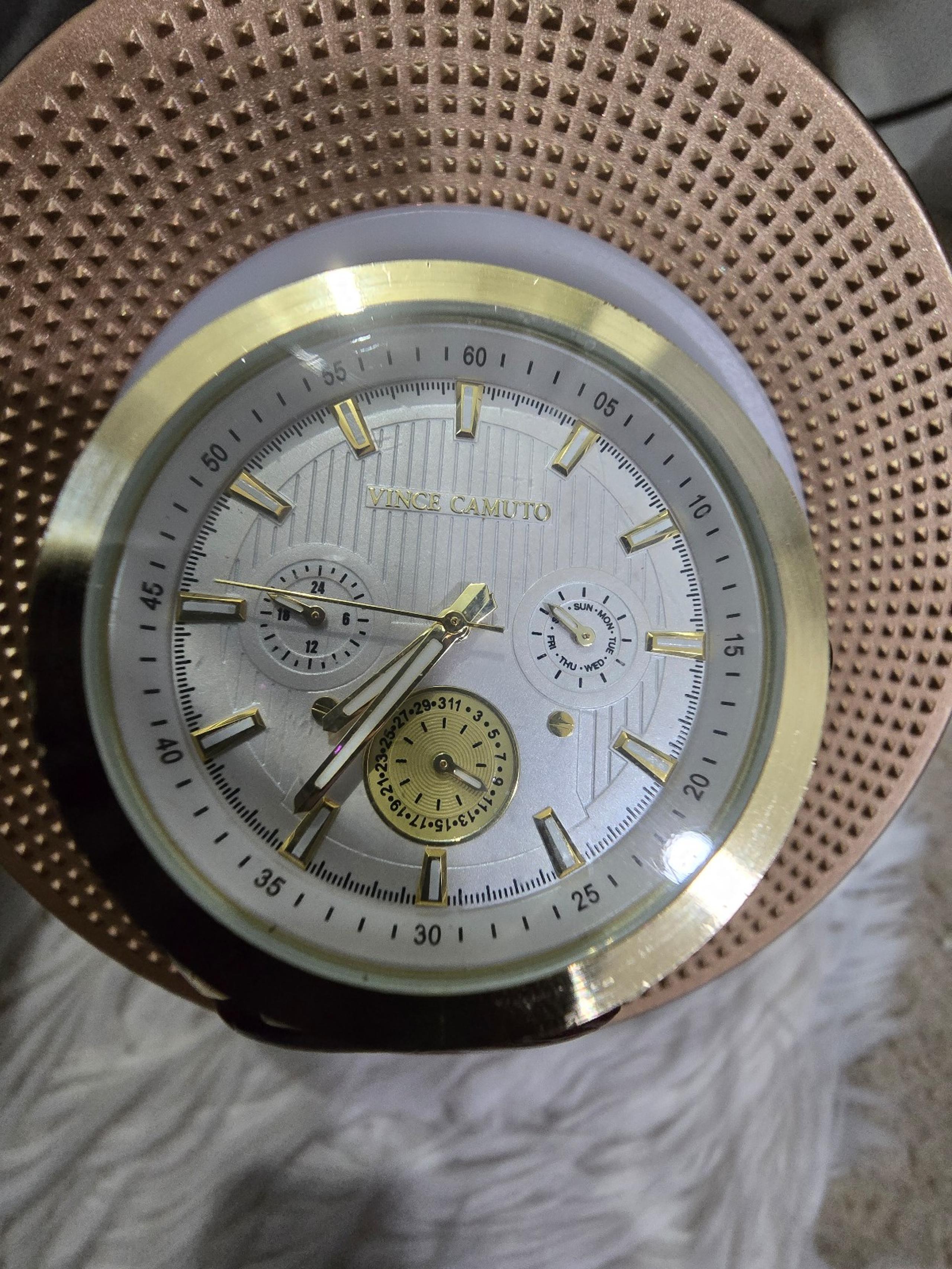 VINCE CAMUTO ELEGANT MEN'S CHRONOGRAPH WITH LEATHER BAND, EUC