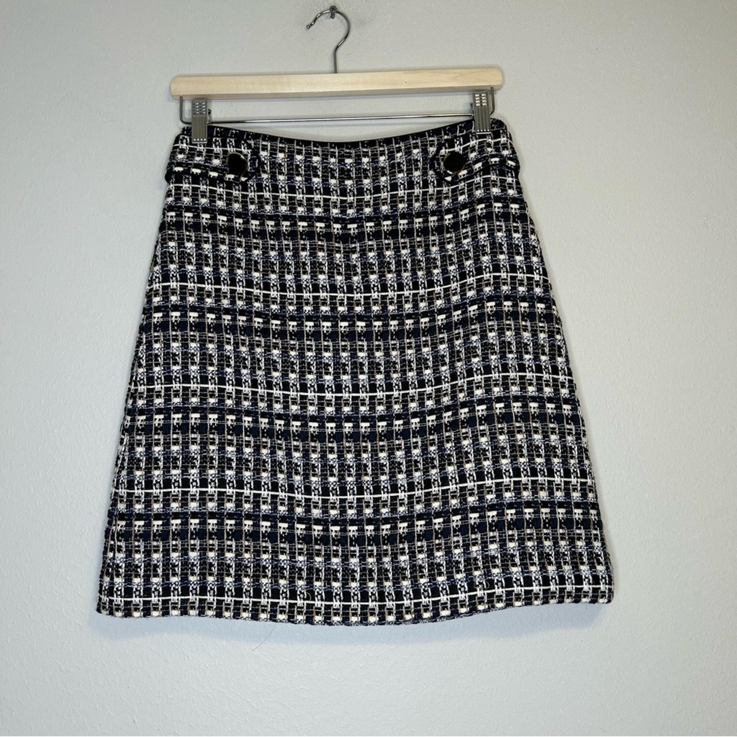 Ann Taylor Black and White Tweed A-line and full Skirt size 2