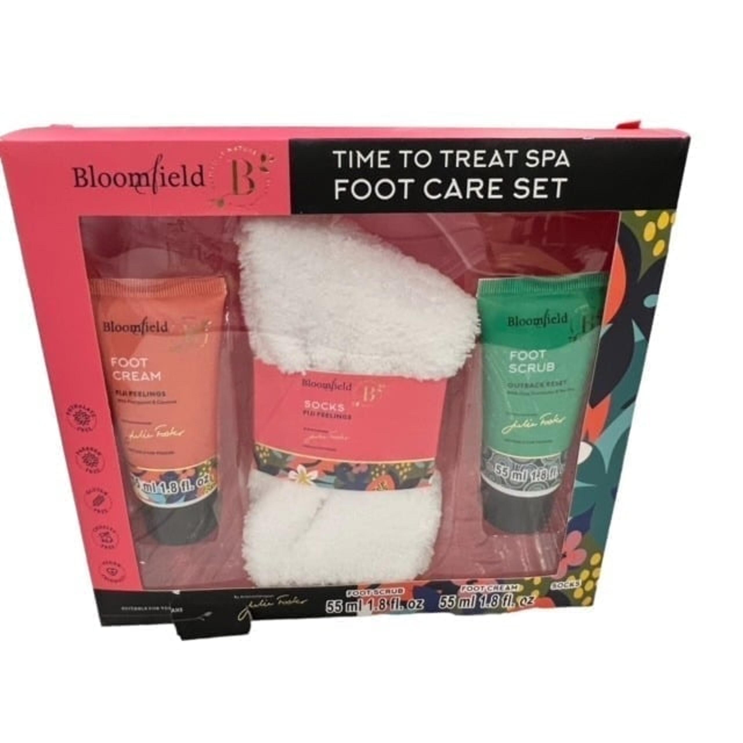 BLOOMFIELD TIME TO TREAT SPA FOOT CARE SET Gift Box Scrub Cream Socks NEW