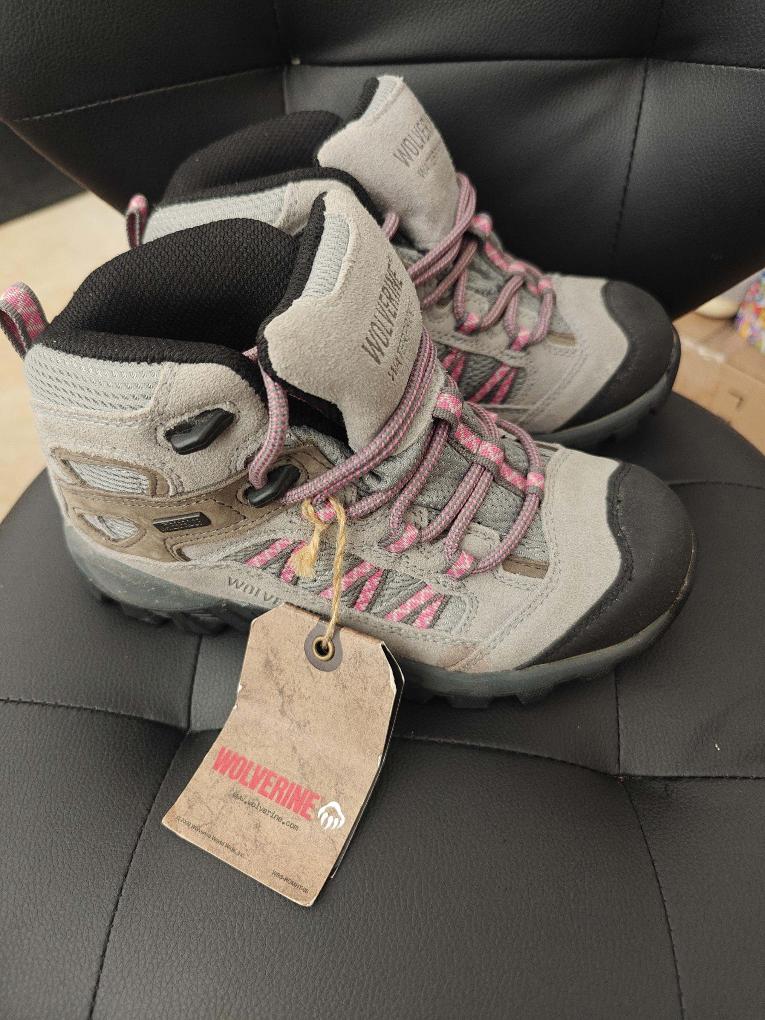 Wolverine Black Ledge toe women's size 5.5 waterproof hiking boots