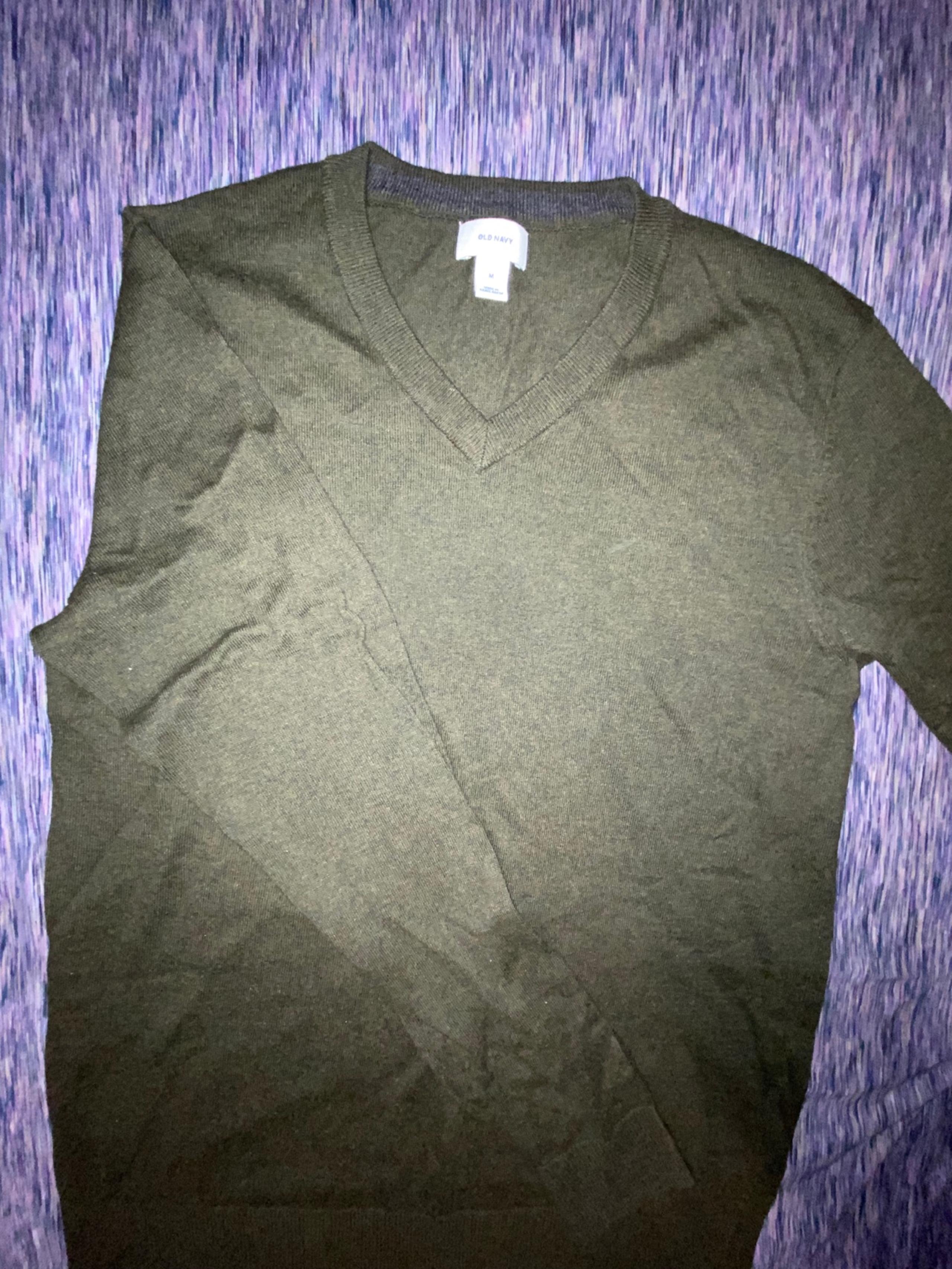 OLD NAVY V NECK SWEATER