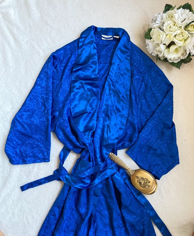 VTG Victoria's Secret Paisly Design Blue Robe