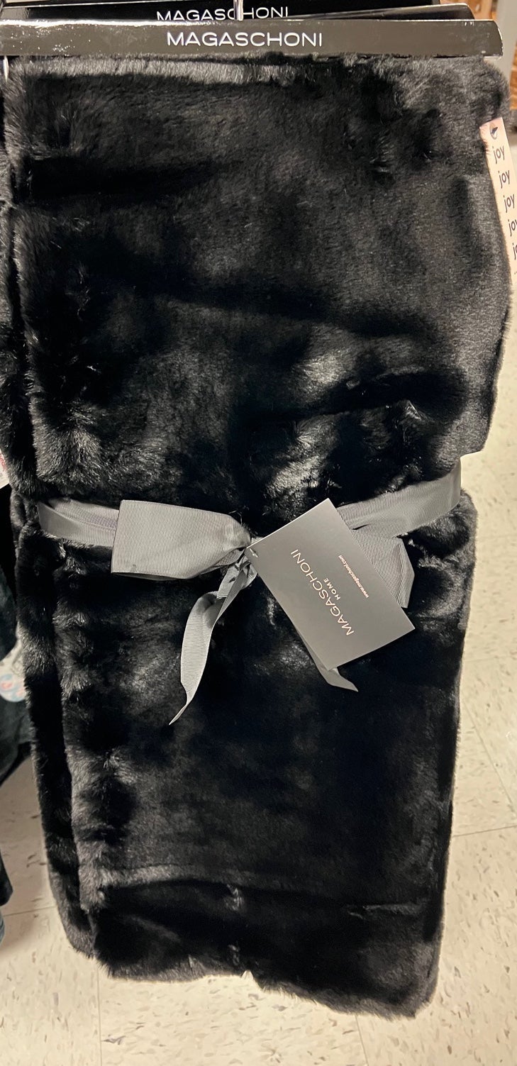 magaschoni black faux fur throw !