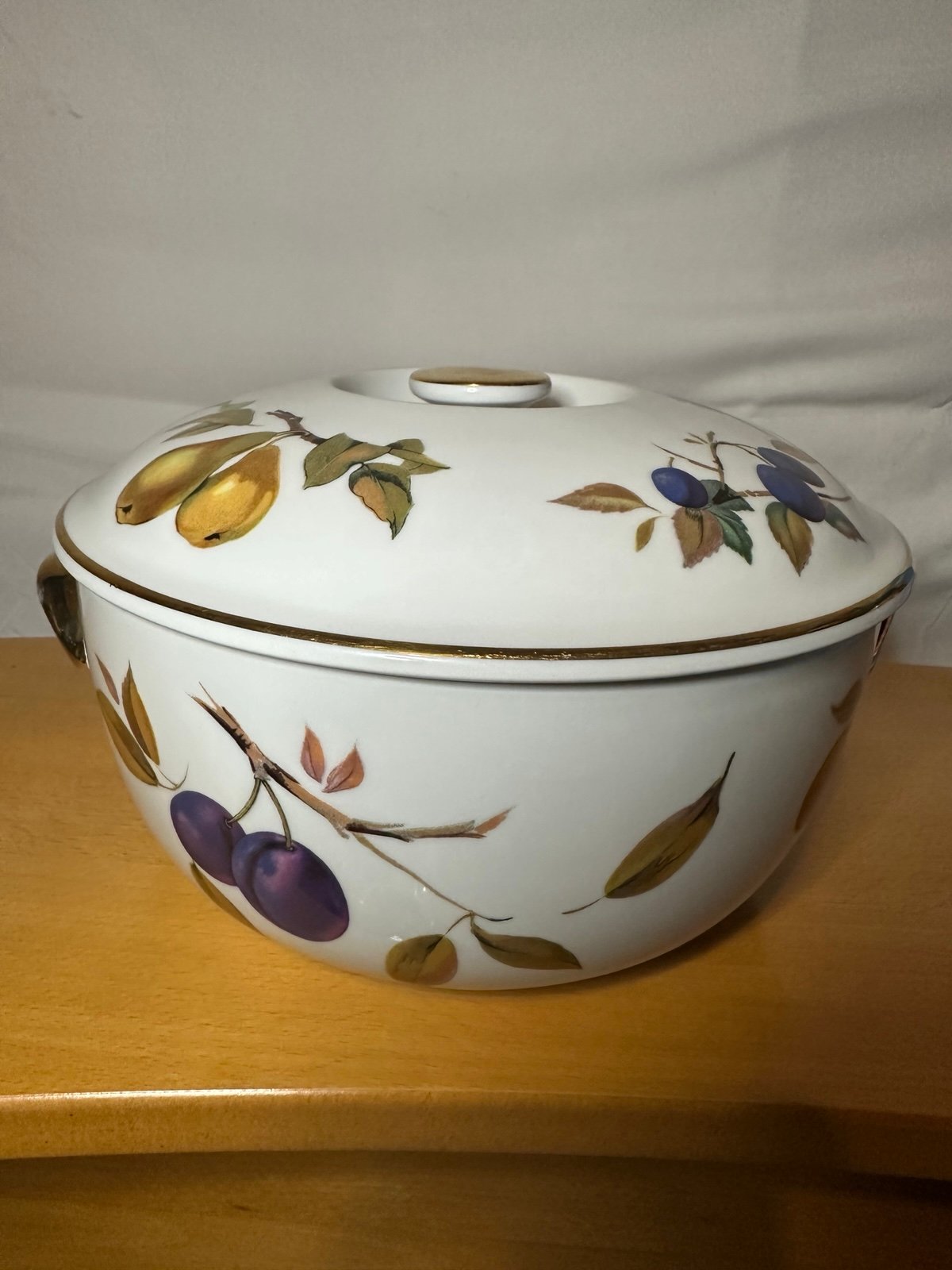 ROYAL WORCESTER Evesham Gold 2.5 Qt 4 x 8.5 Round Covered Casserole Dish