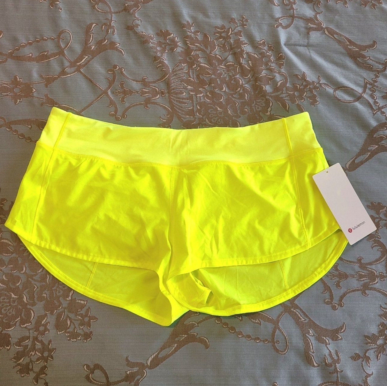Lululemon Speed Up Low Rise Short 2.5 Highlight Yellow Size 12