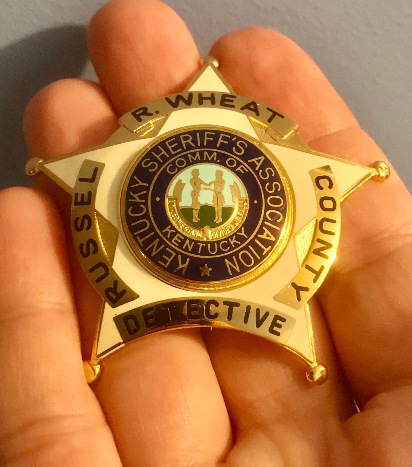 Vintage Obsolete Russel County Kentucky Sheriffs Association Detective Badge