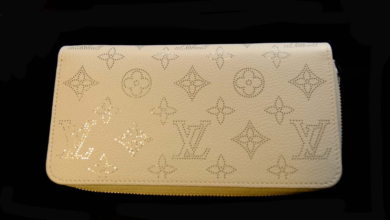 Limited Production Japan Exclusive Louis Vuitton Zippy Wallet