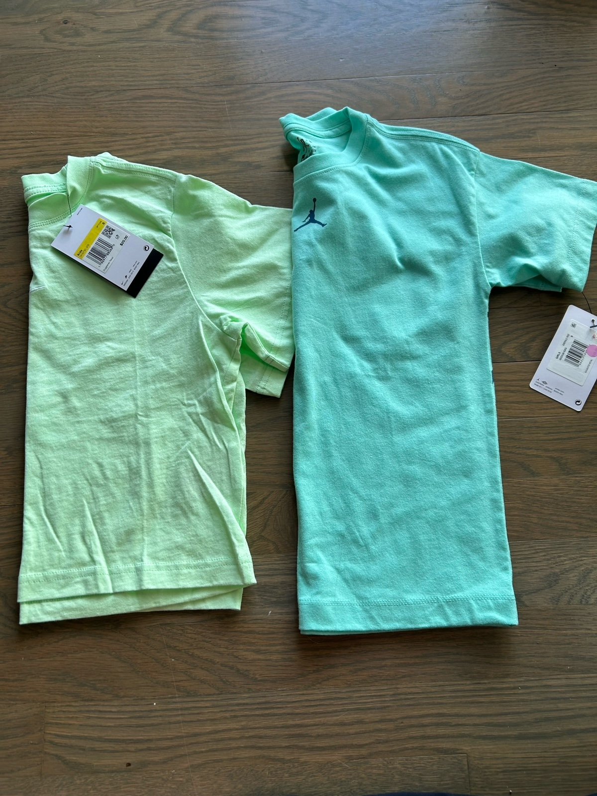 NWT Nike Girls Shirts size Small