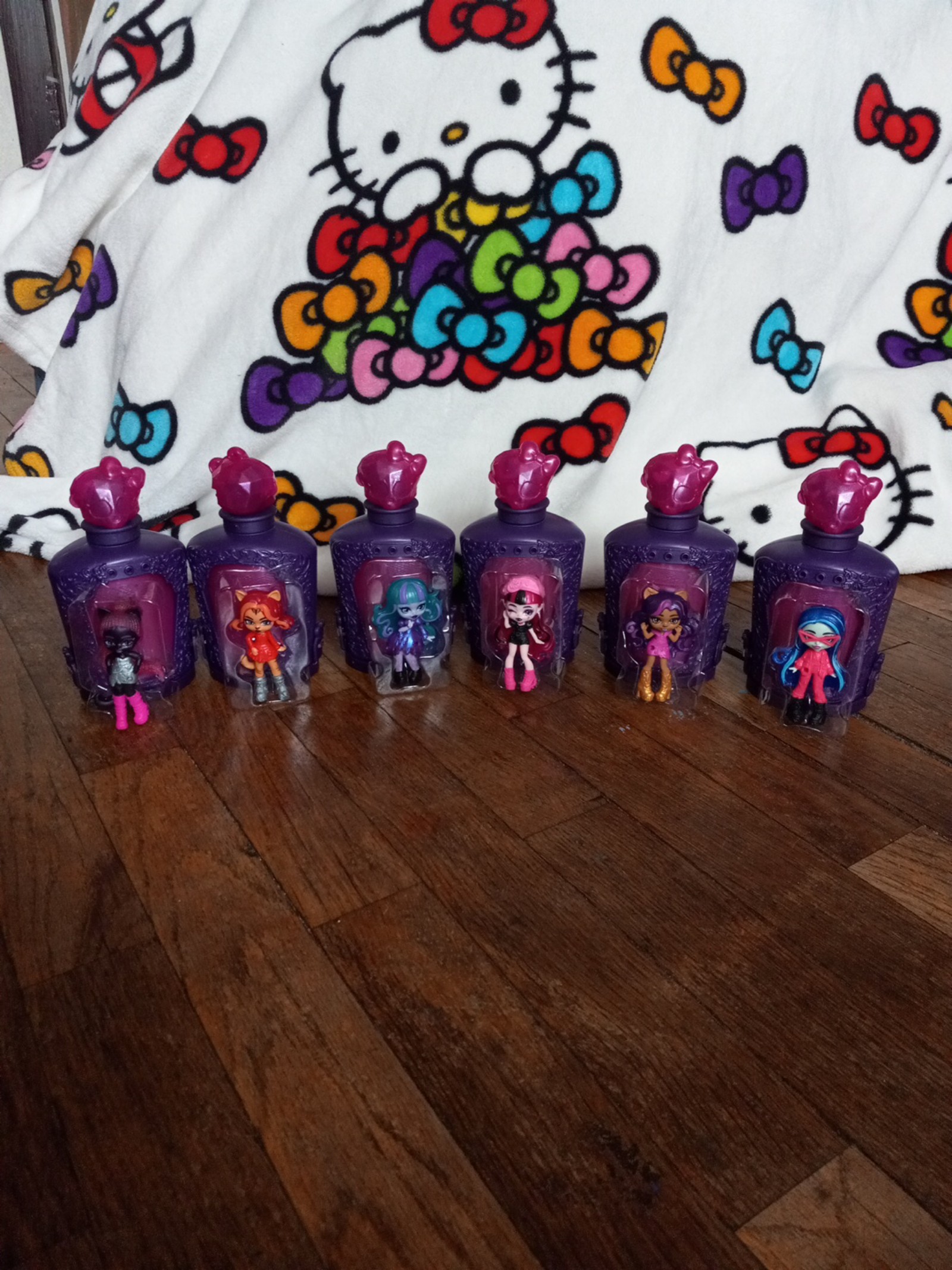 Monster High Potions # 2 with Twyla, Draculaura and Ghoulia