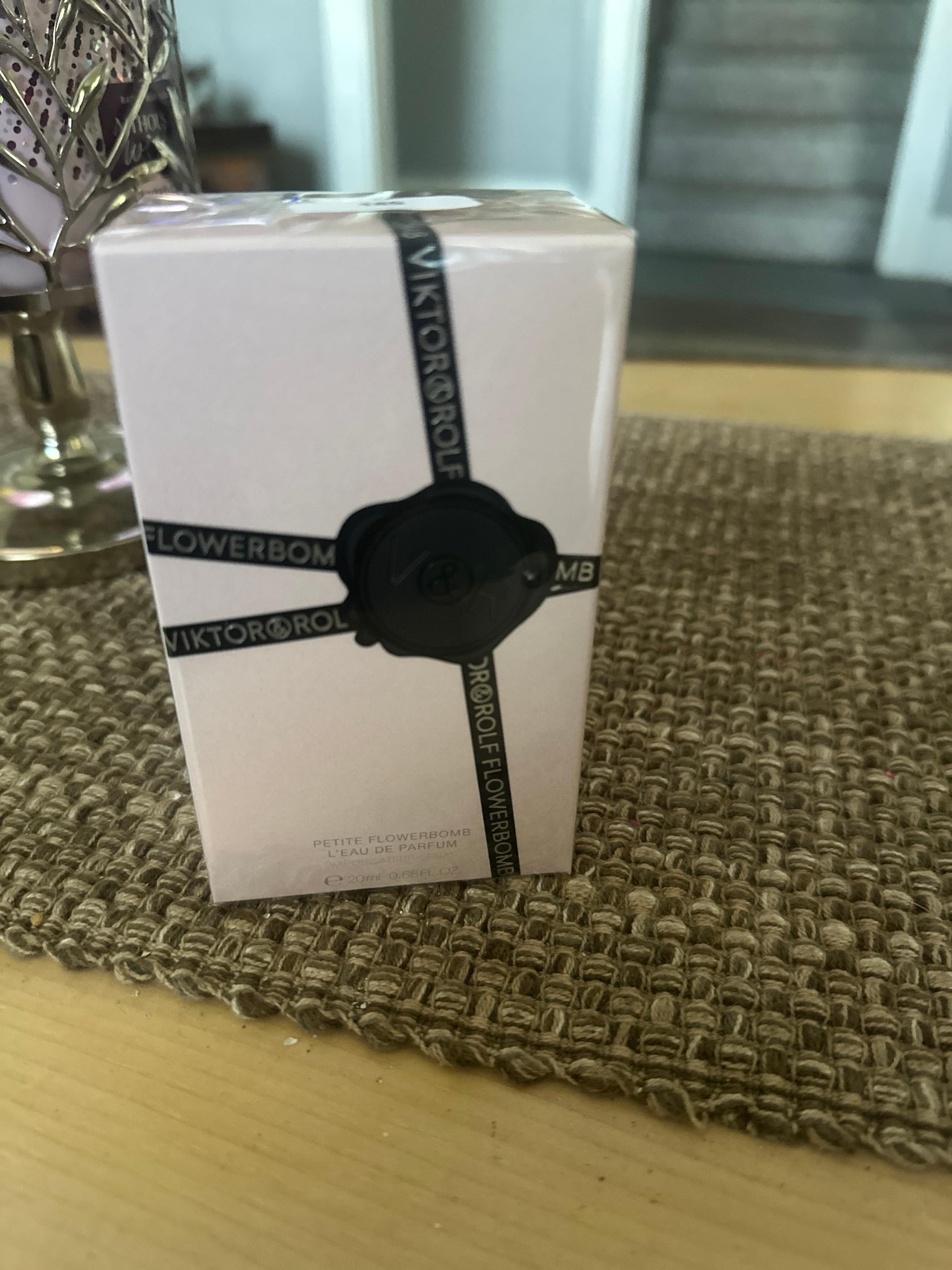 Vikor Rolf Flowerbomb  Petite L EAU DE Parfum 20 ML 0.68 FL OZ