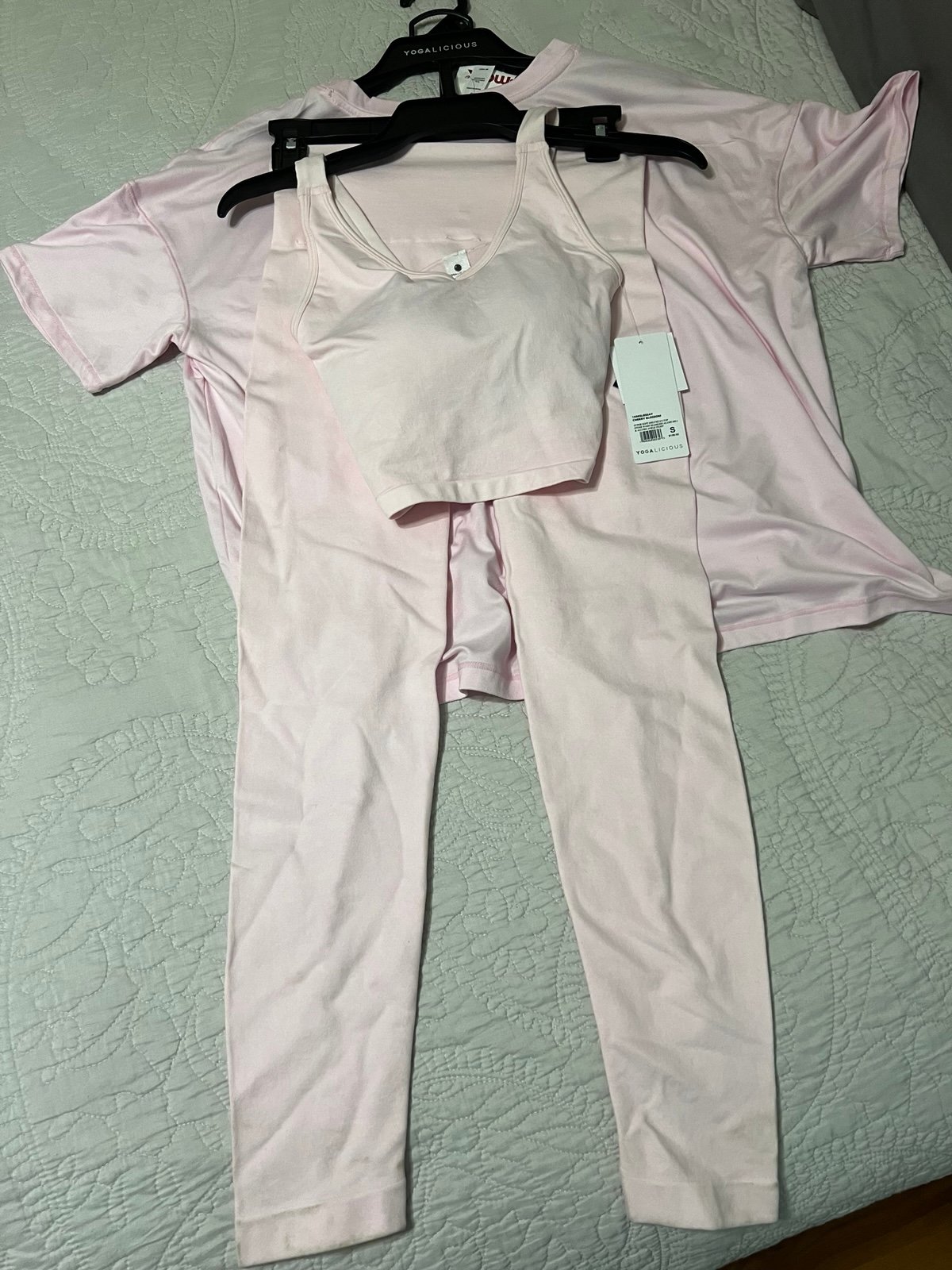 3 piece yogalicious sports bra shirt and leggings
