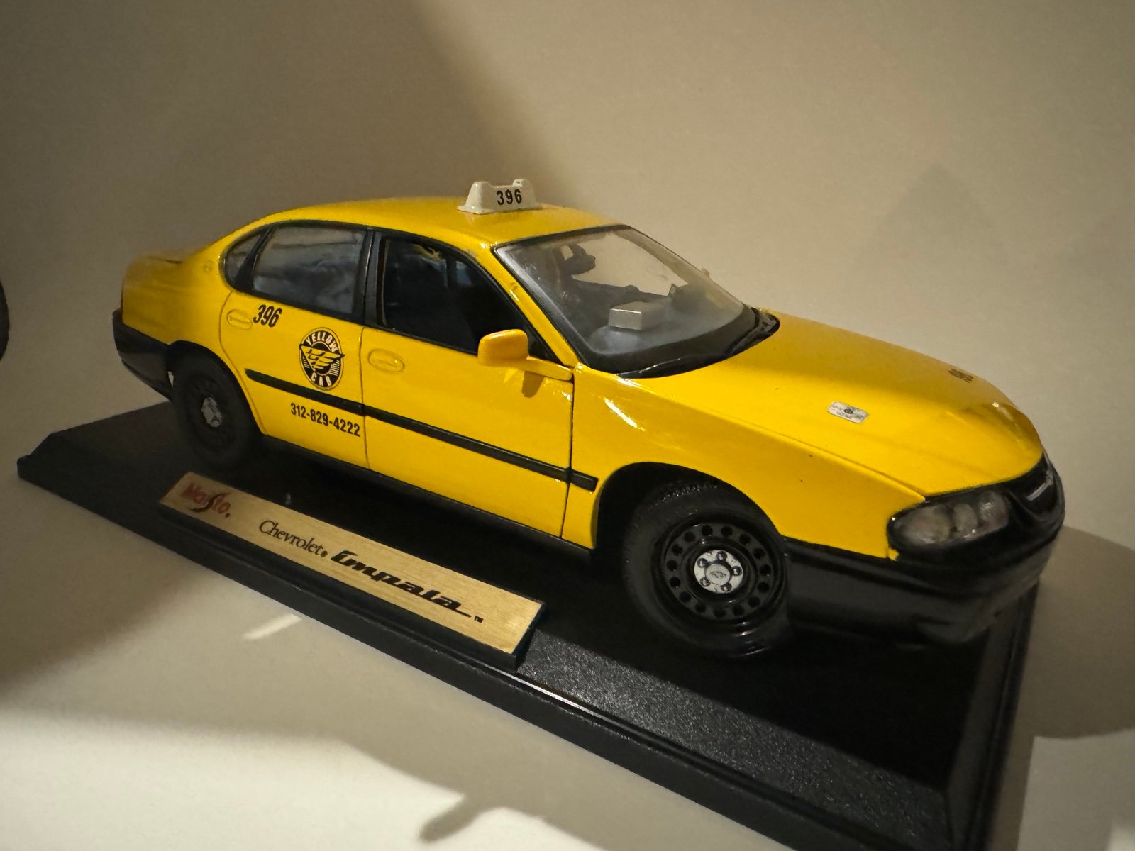 1/18 Taxi Chevy Impala W/Lights