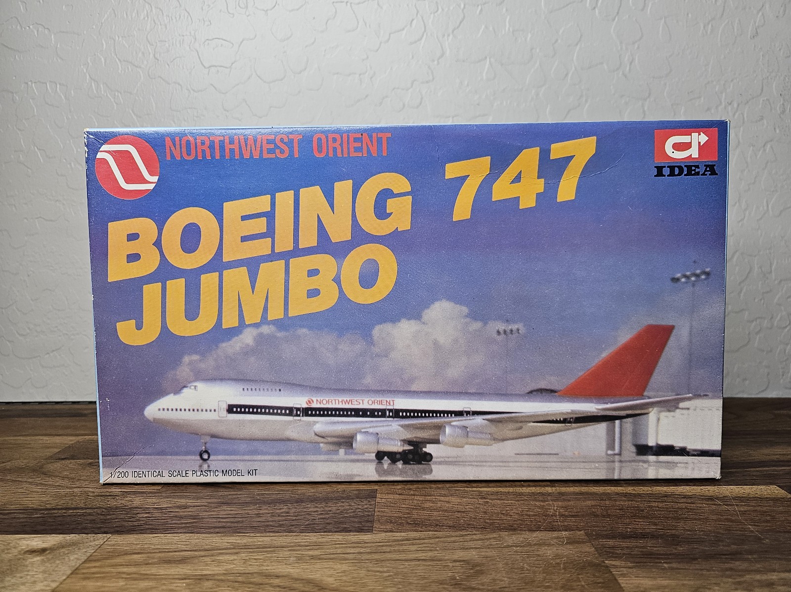 Idea Northwest Orient Boeing 747 Jumbo Jet Plane 1:200 Scale Plastic Model Kit