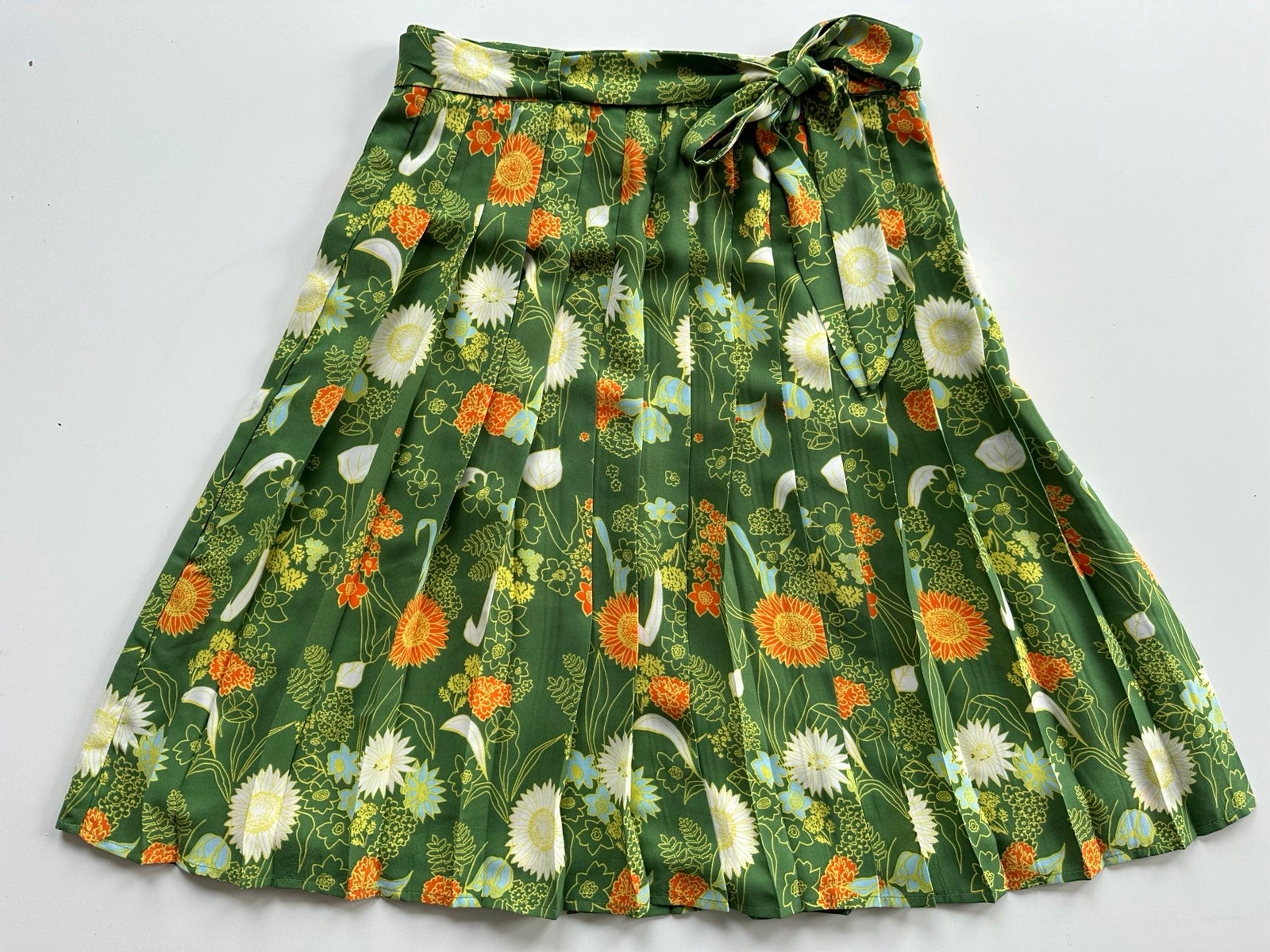 Modcloth Pleated Stay Sassy Floral Skater Skirt Women’s Size Medium
