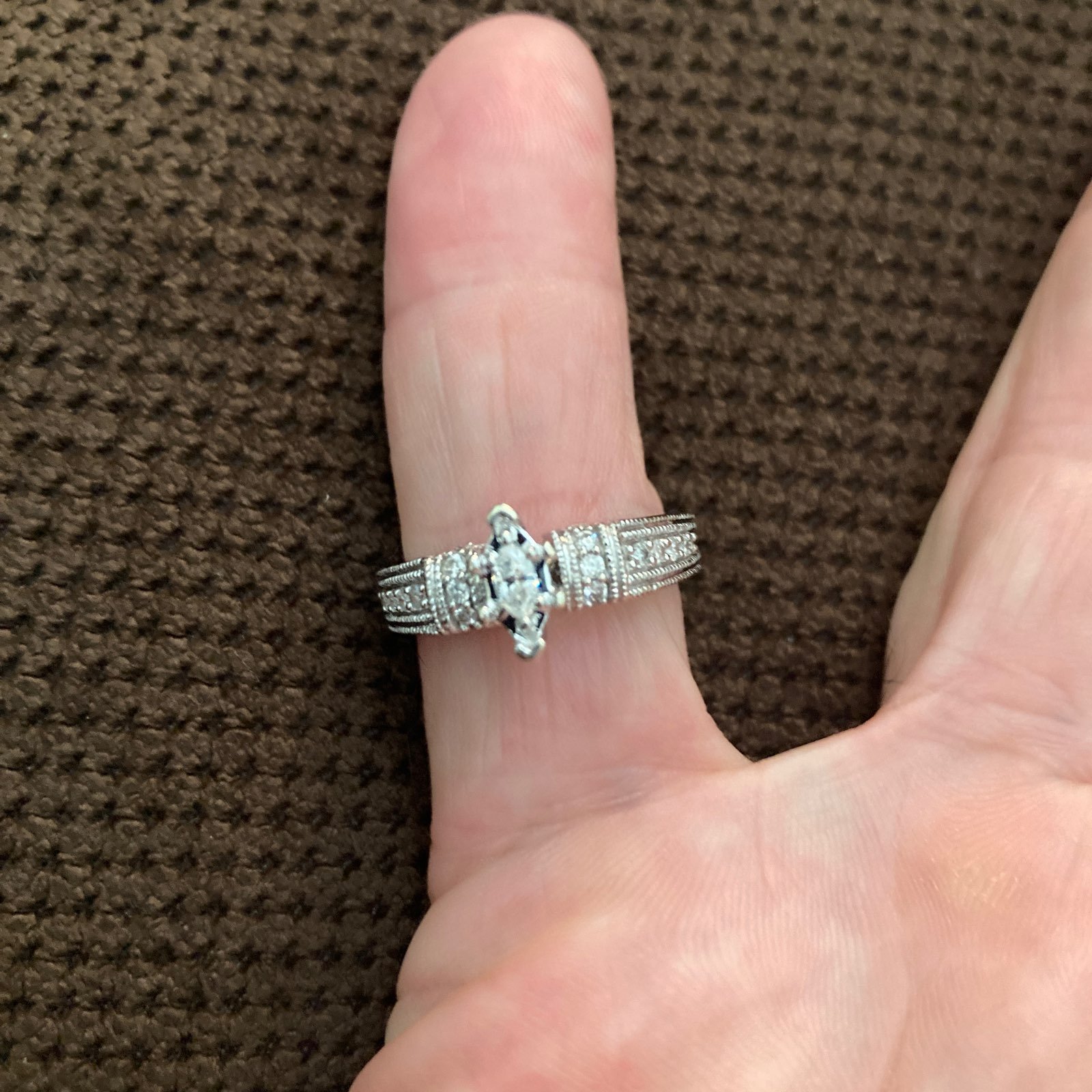 LADYS 14KT WHITE GOLD DIA DINNER RING
