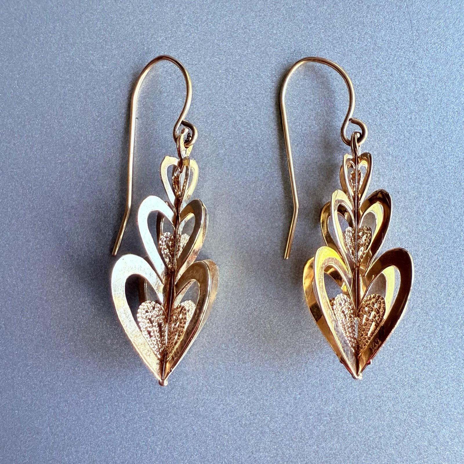14k Gold Textured Dimensional Hearts Openwork Dangle Hook Earrings Vintage