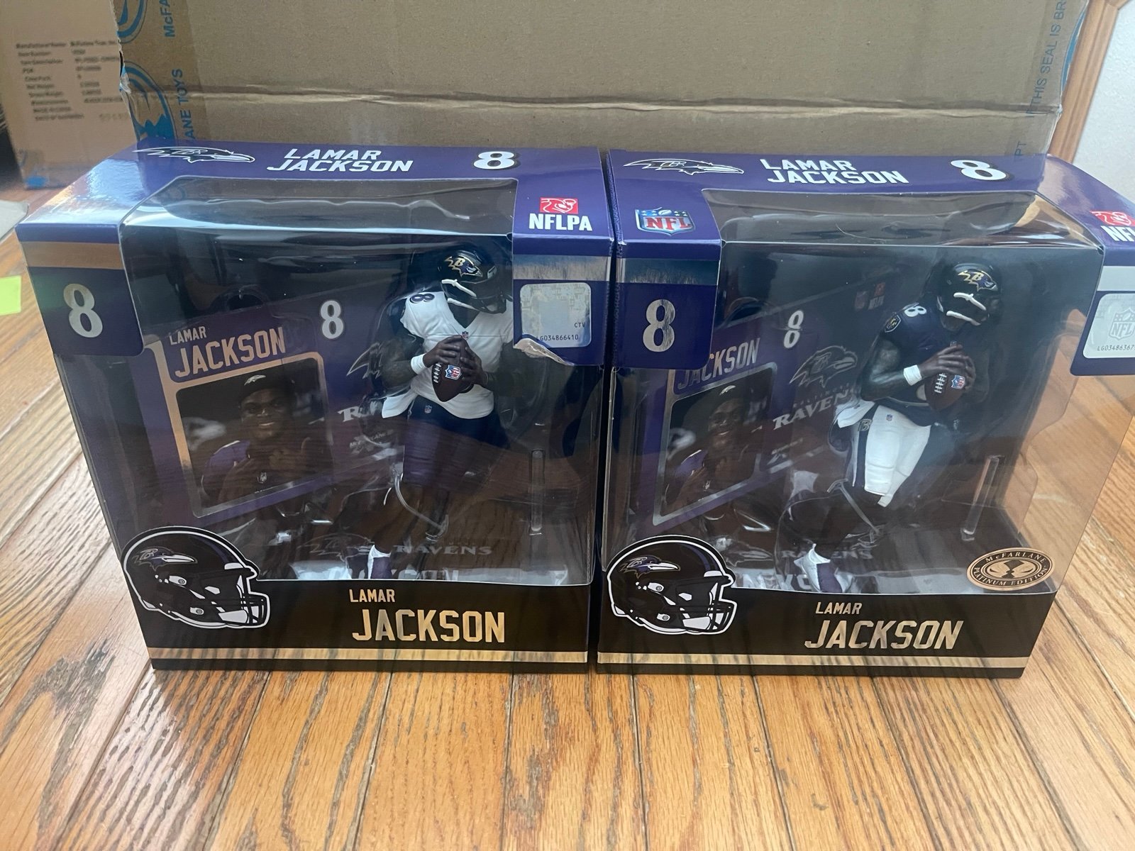 Baltimore Ravens ~ Lamar Jackson ~ regular and Chase McFarlane figure NFL