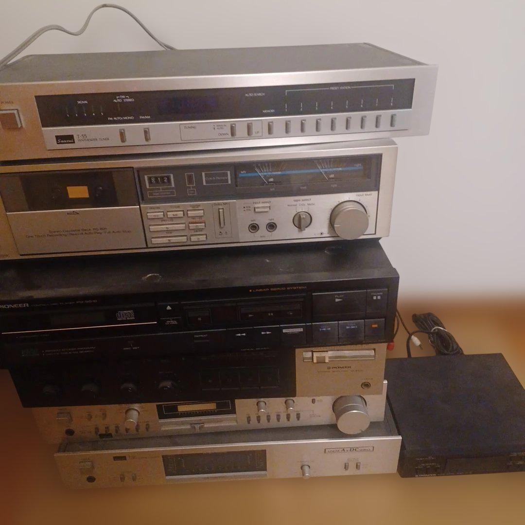 Retro audio amplifiers and other items, a large lot of junk