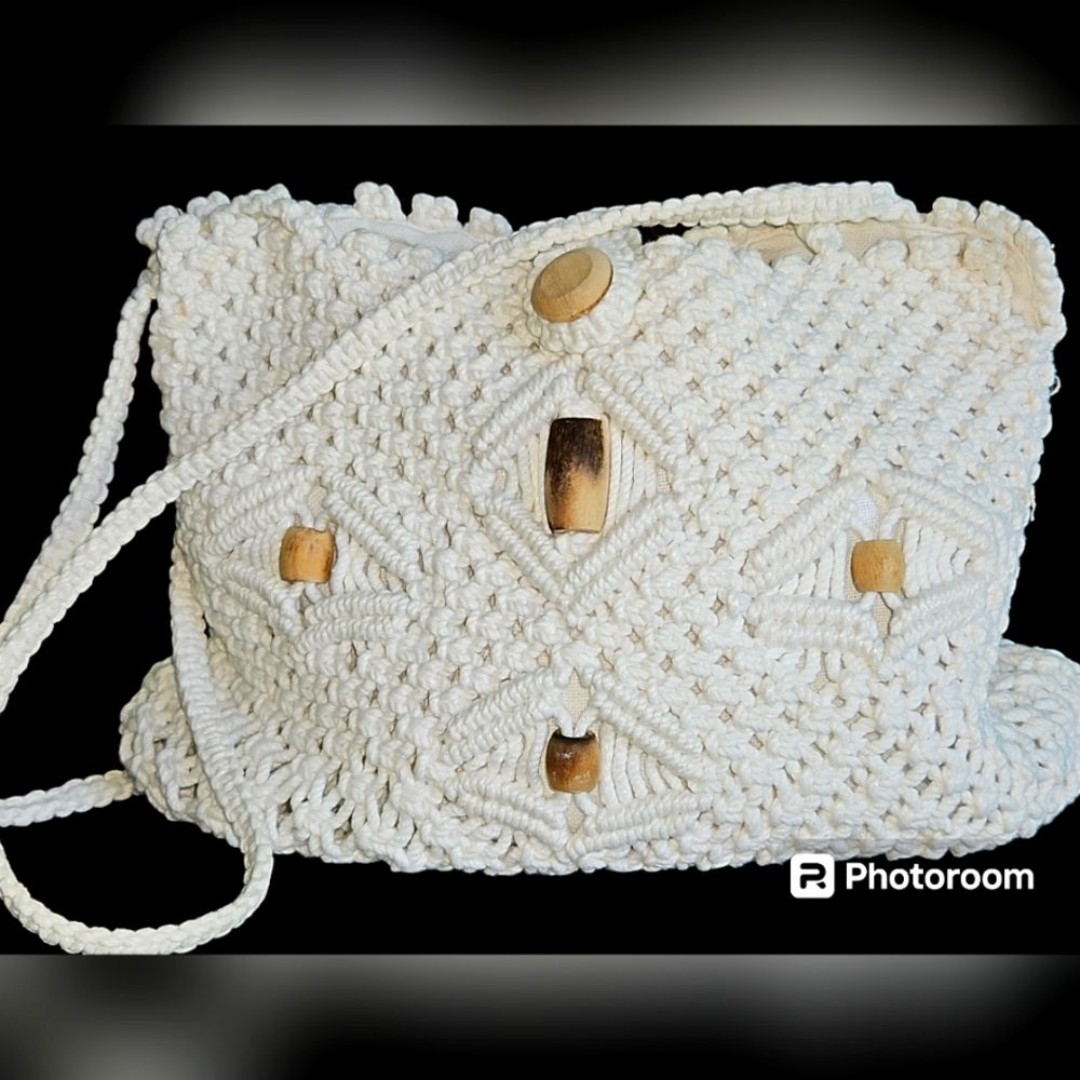 Macromea Handmade shoulder bag, white with wooden buttons fully lined, never use