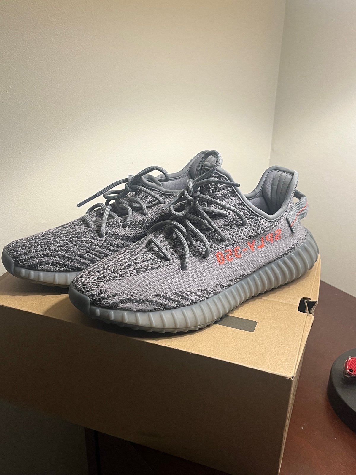 Yeezy Beluga 2.0 9/10 SZ 9.5