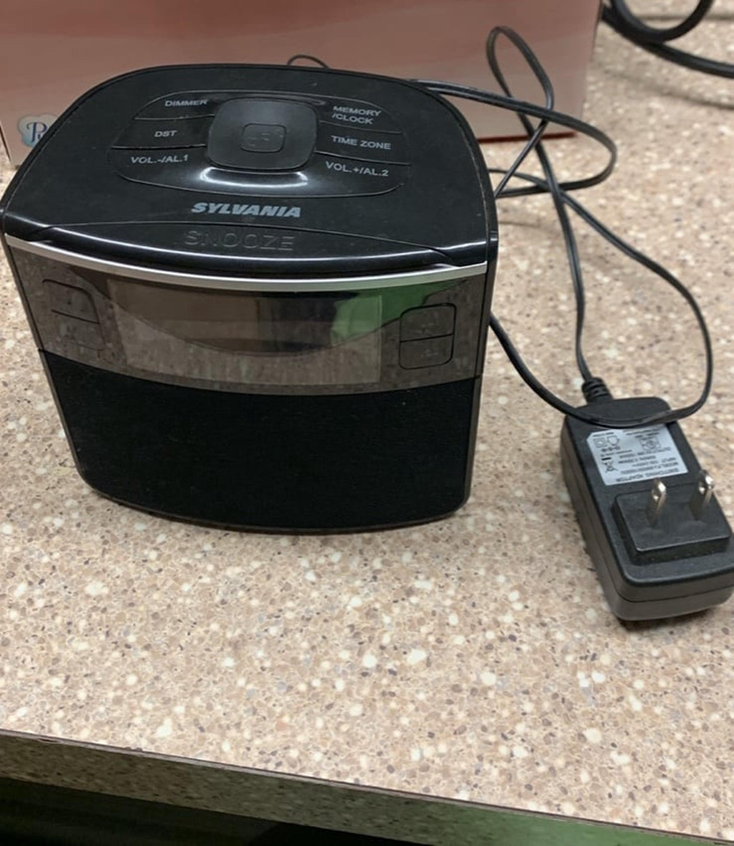 Sylvania Alarm clock radio