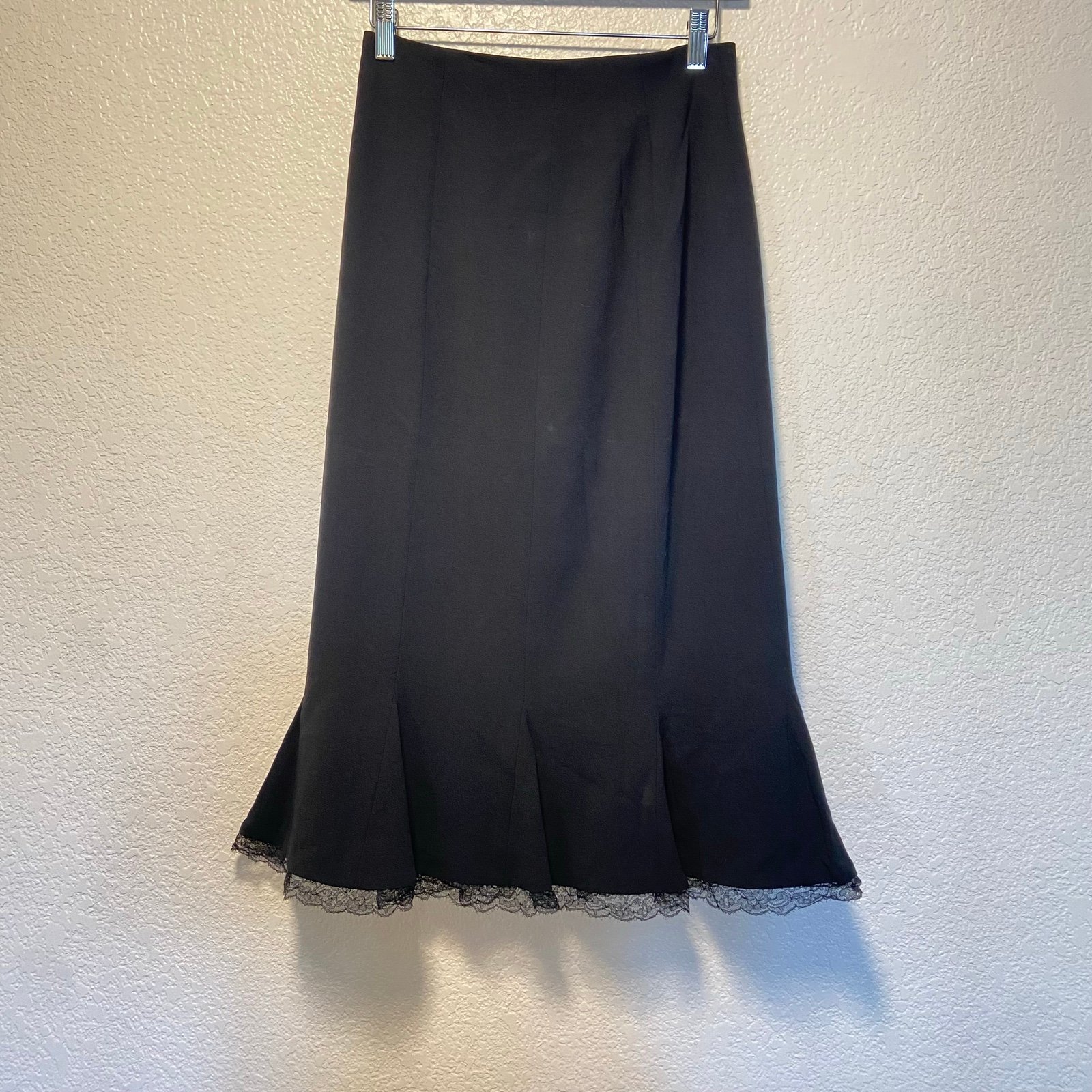 Escada skirt women's 36 US 4 midi lace hem black