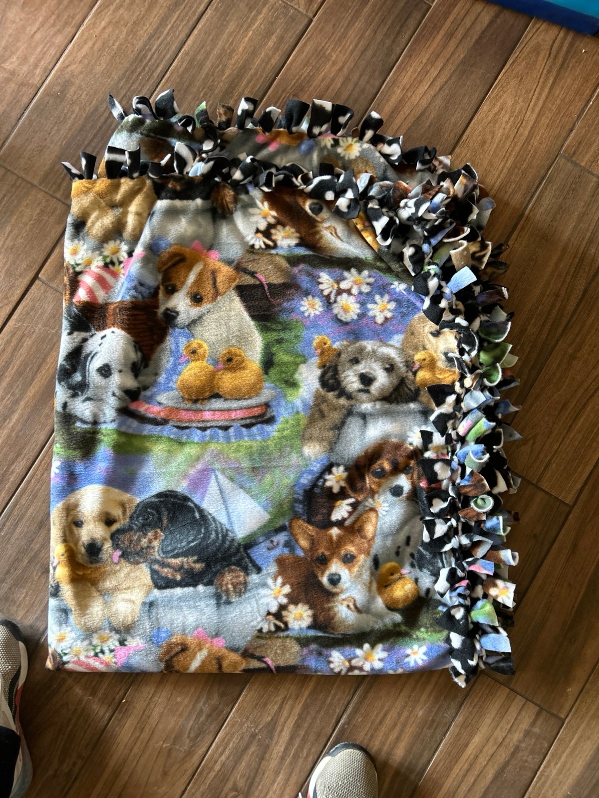 Puppies w/bones. No sew blankets 72 x 60, drapes a queen