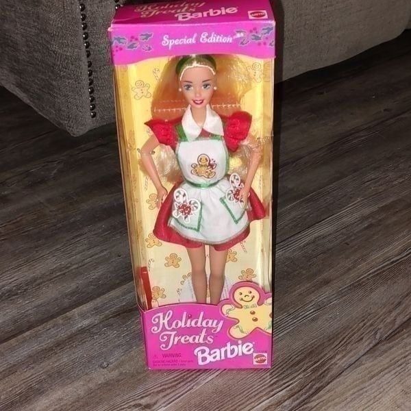 Vintage 1997 Holiday Treats Barbie Christmas Special Edition NIB