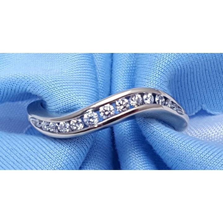 Unique 14K Karat Solid White Gold Designer Wavy Round Diamond Ring - Size 6.75