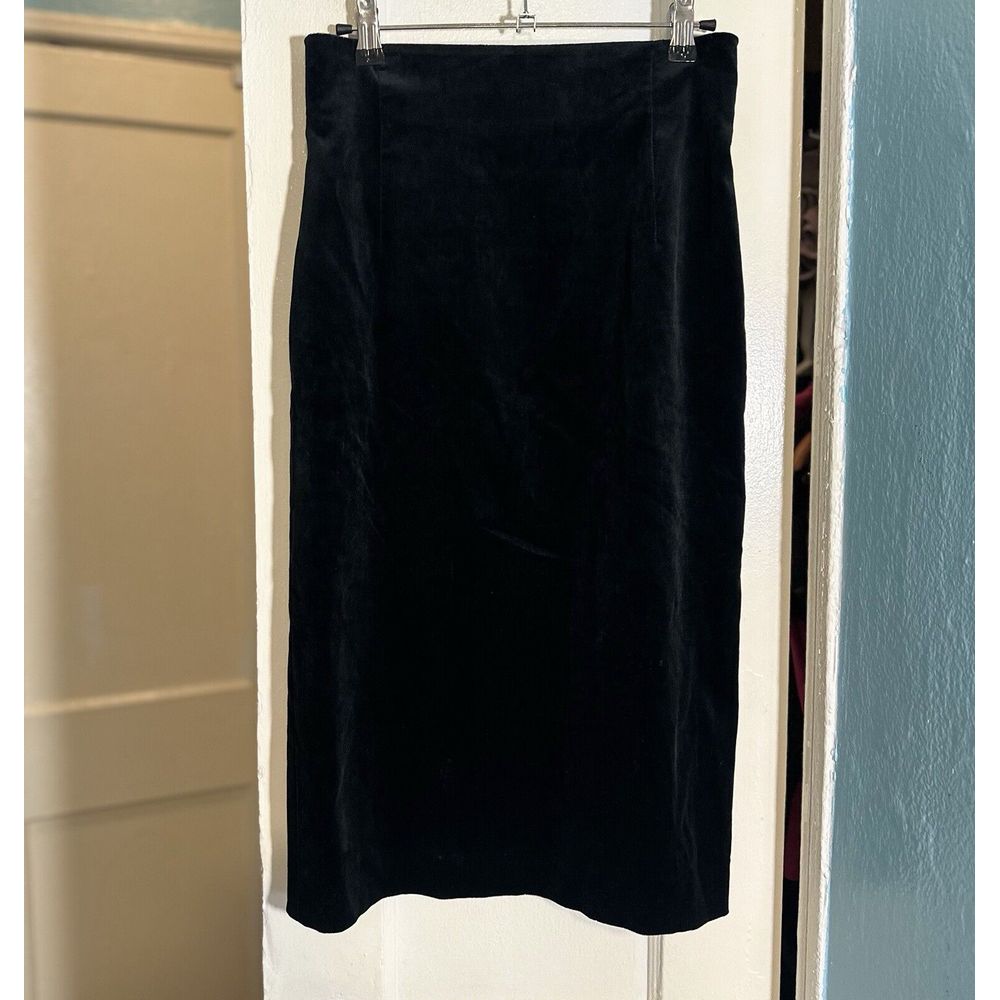 Escada Black Velvet / Velour Pencil Skirt Below The Knew Size 36 Small US 6