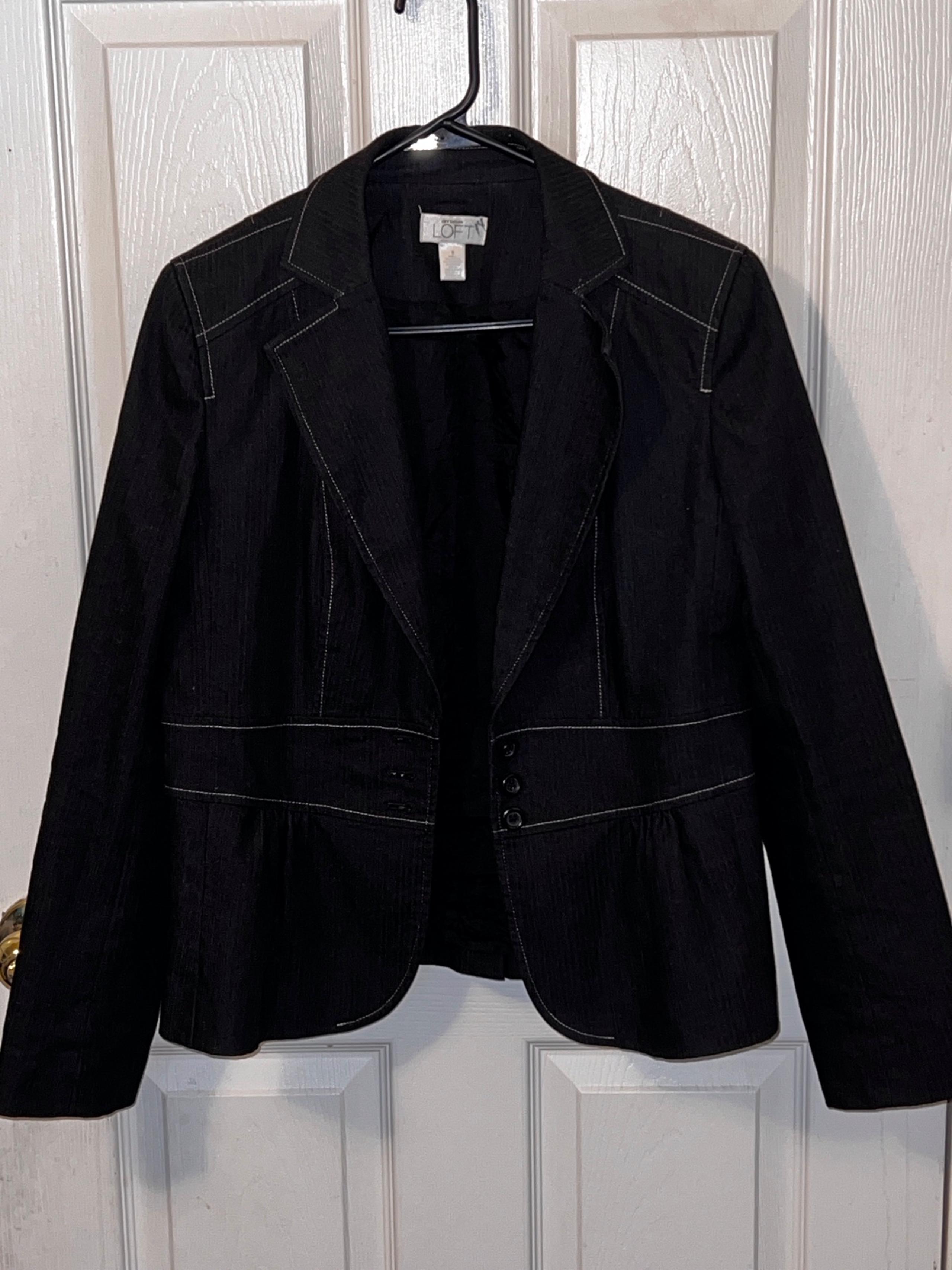 Loft dark grey blazer with lace up detail on the back. Size 8 Poplum EUC