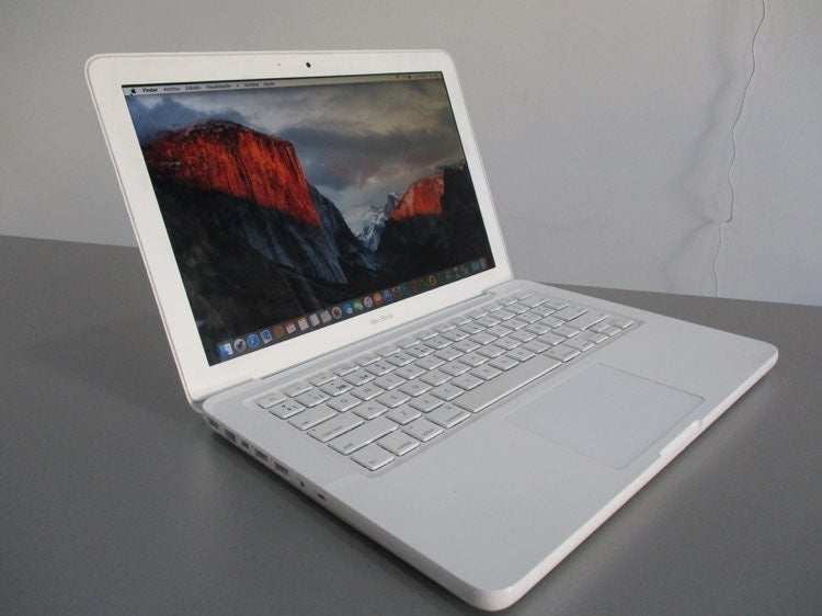 Apple MacBook UPGRADED 4GB RAM 250GB HD