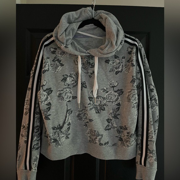 cropped hoodie