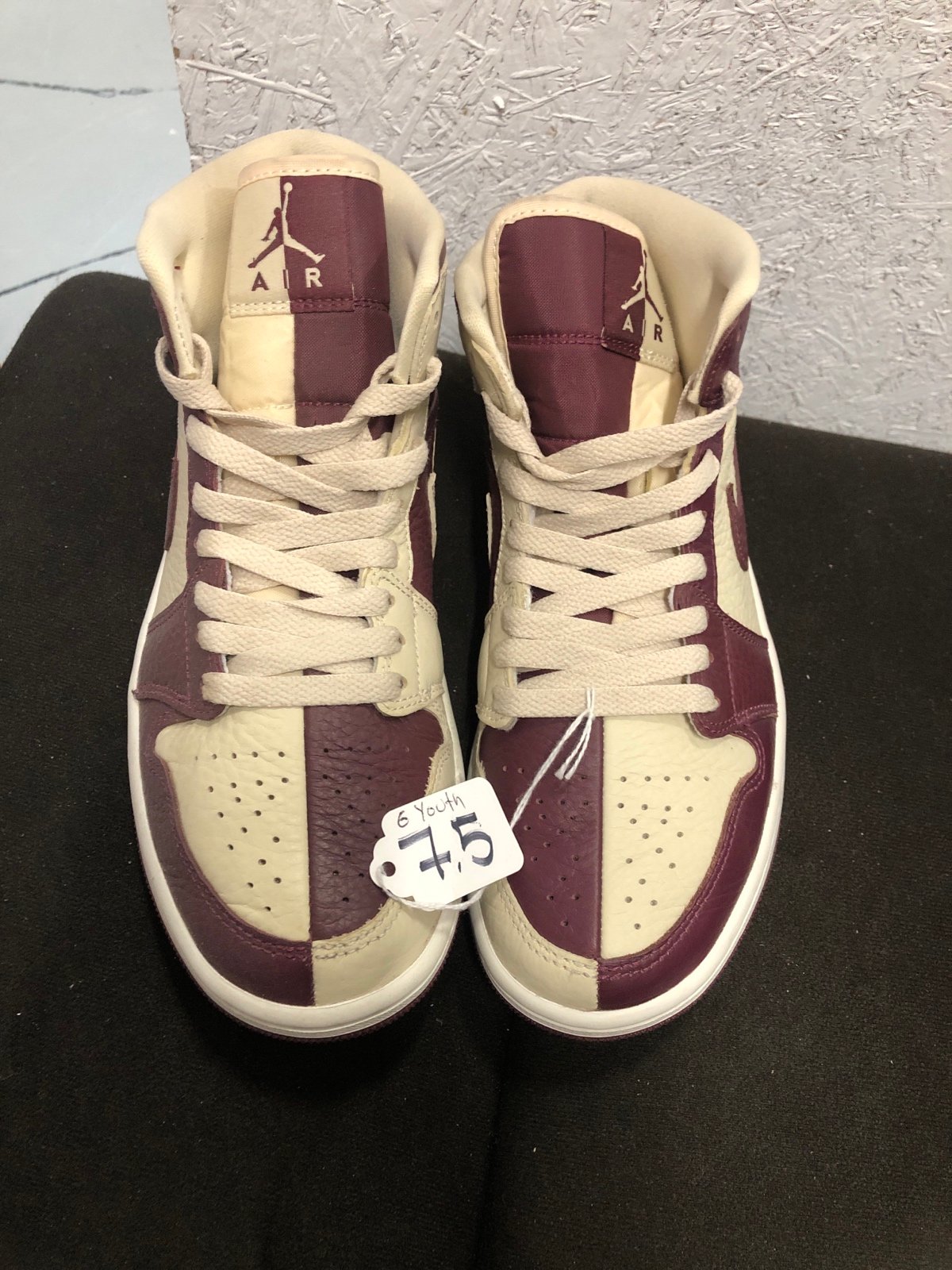 Nike air Jordan 1 shoes for the girls and boy size 6Y