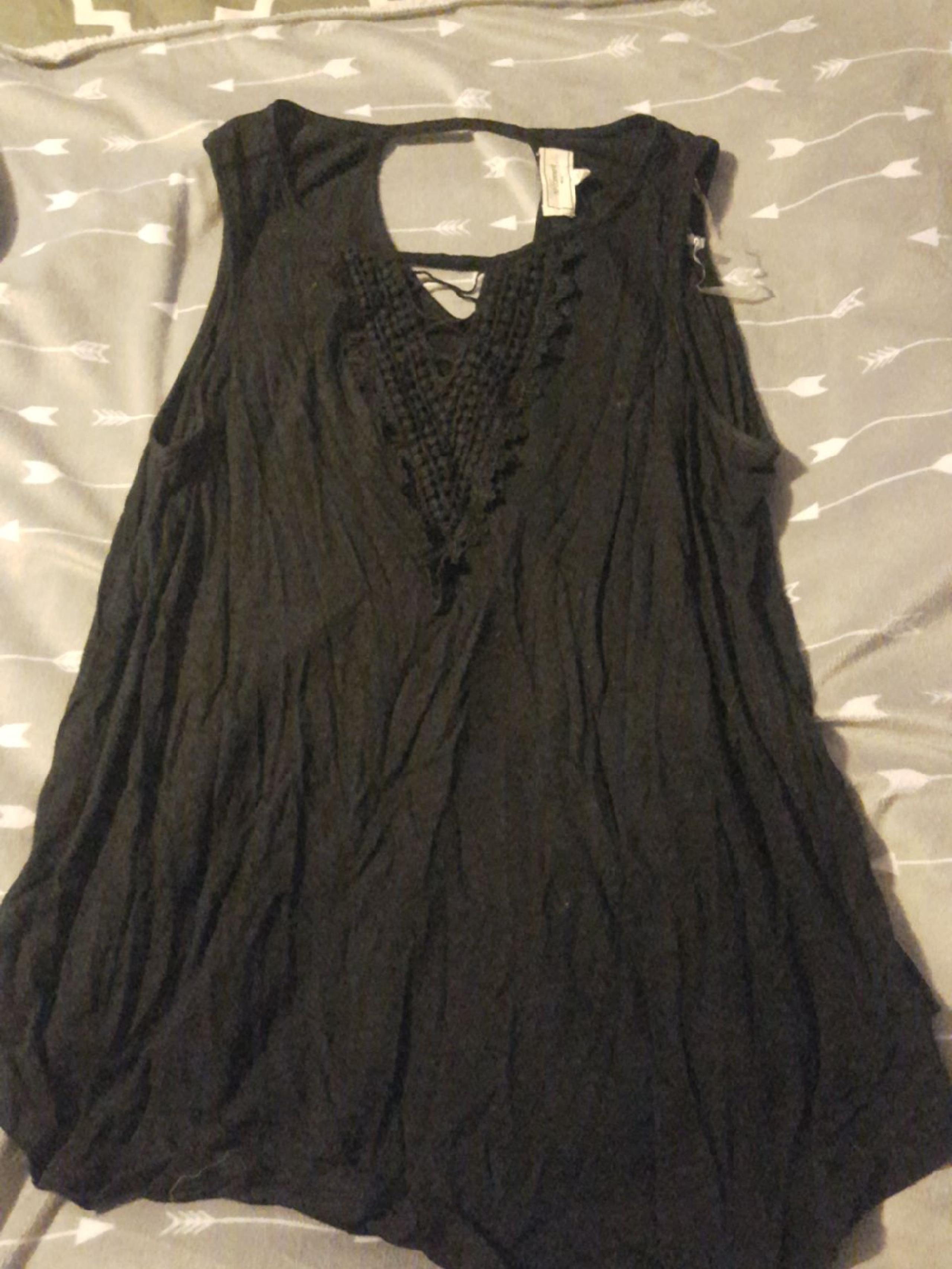 black keyhole tank