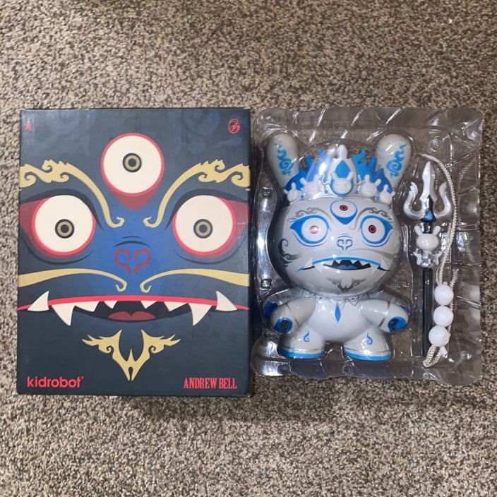 NEW KIDROBOT 8” DUNNY MAHALALA ANDREW BELL PROSPERITY GREY VINYL FIGURE