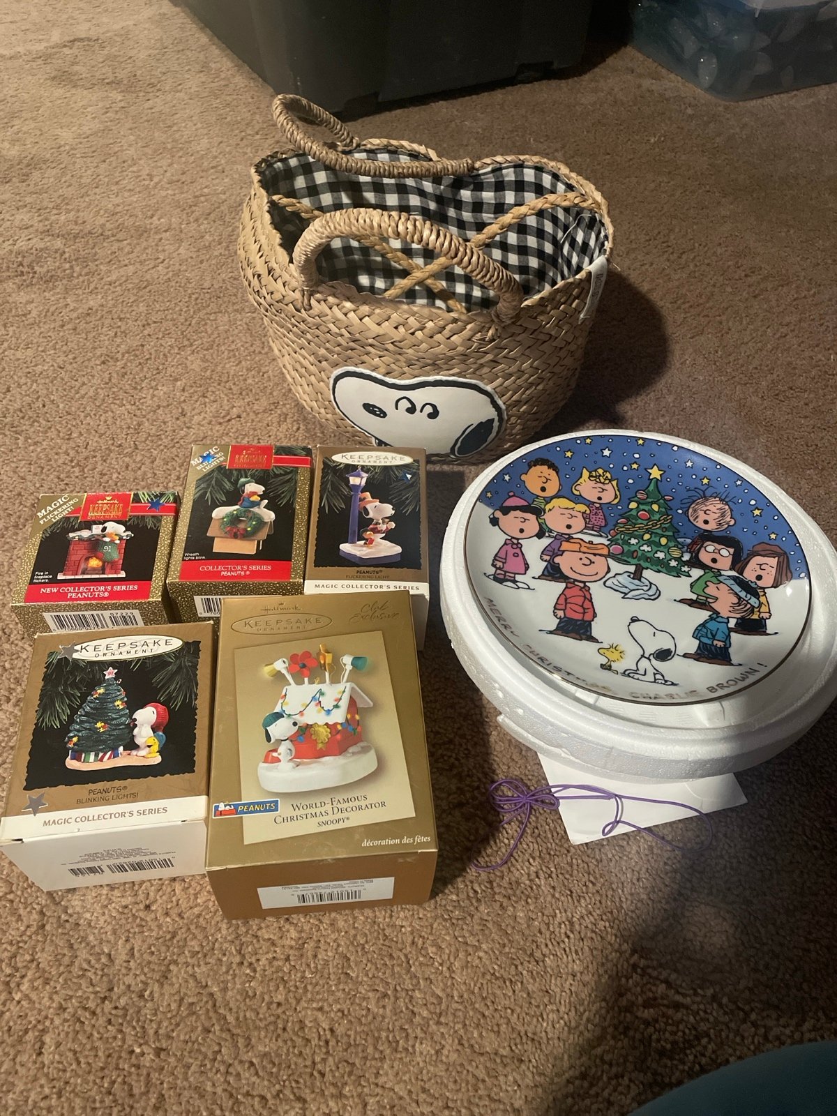 Charlie Brown snoopy Christmas lot