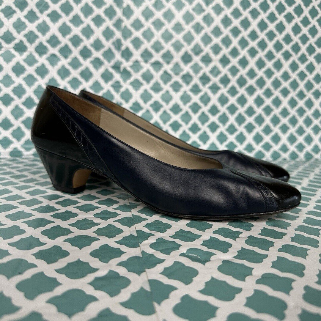 Vintage Salvatore Ferragamo Heel Pumps Women's Size 7.5 B Navy Blue Black