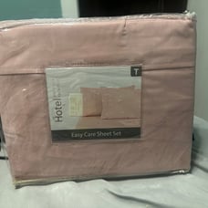 Hotel Signature Collection Pink/Blush Twin size sheet set