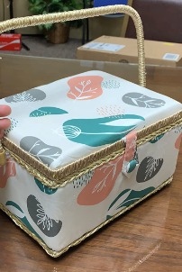 SINGER Sewing Basket with Sewing Kit Accessories (Organic Natural Print)