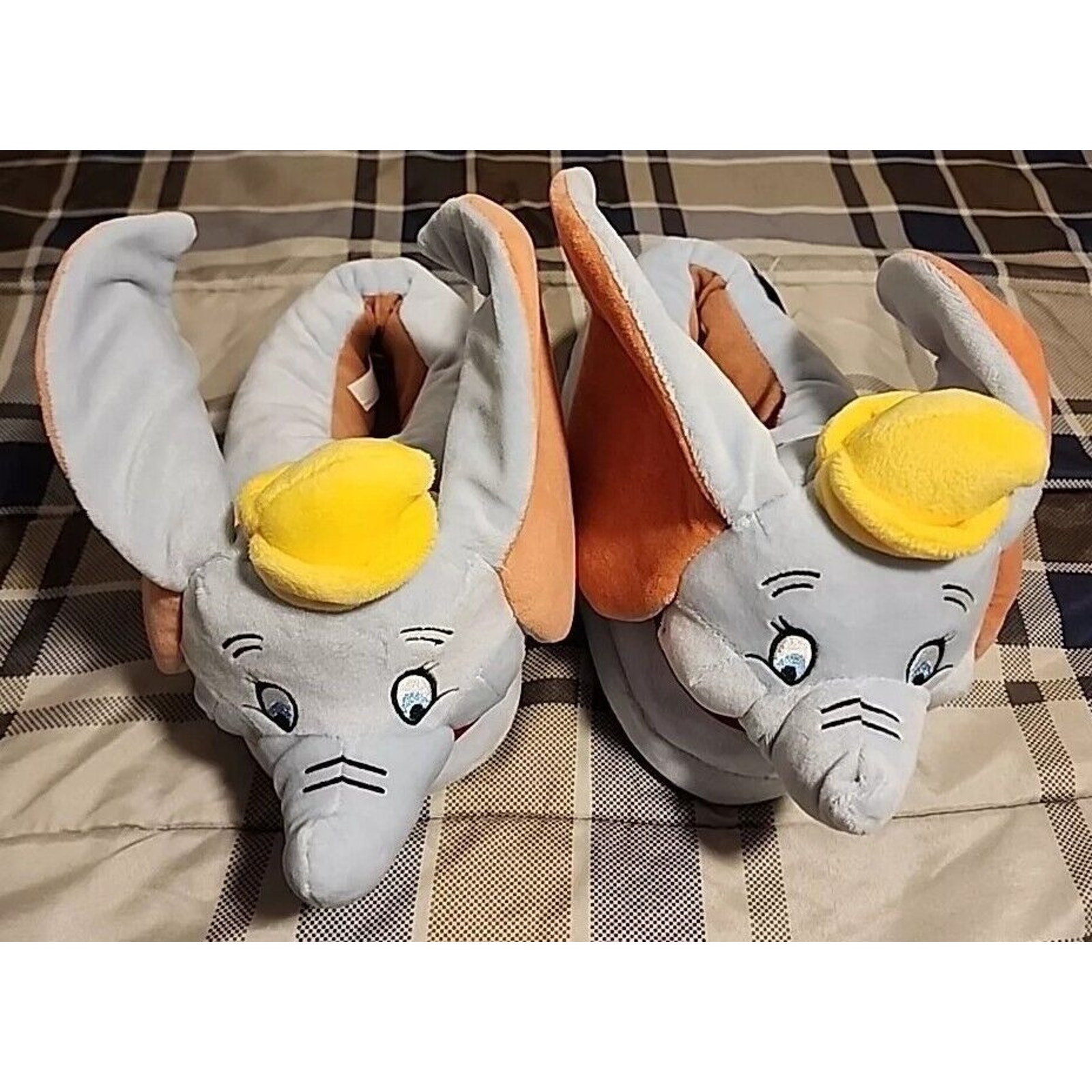 DISNEY DUMBO PLUSH SLIPPERS. BRAND NEW. ADULT SIZE Medium